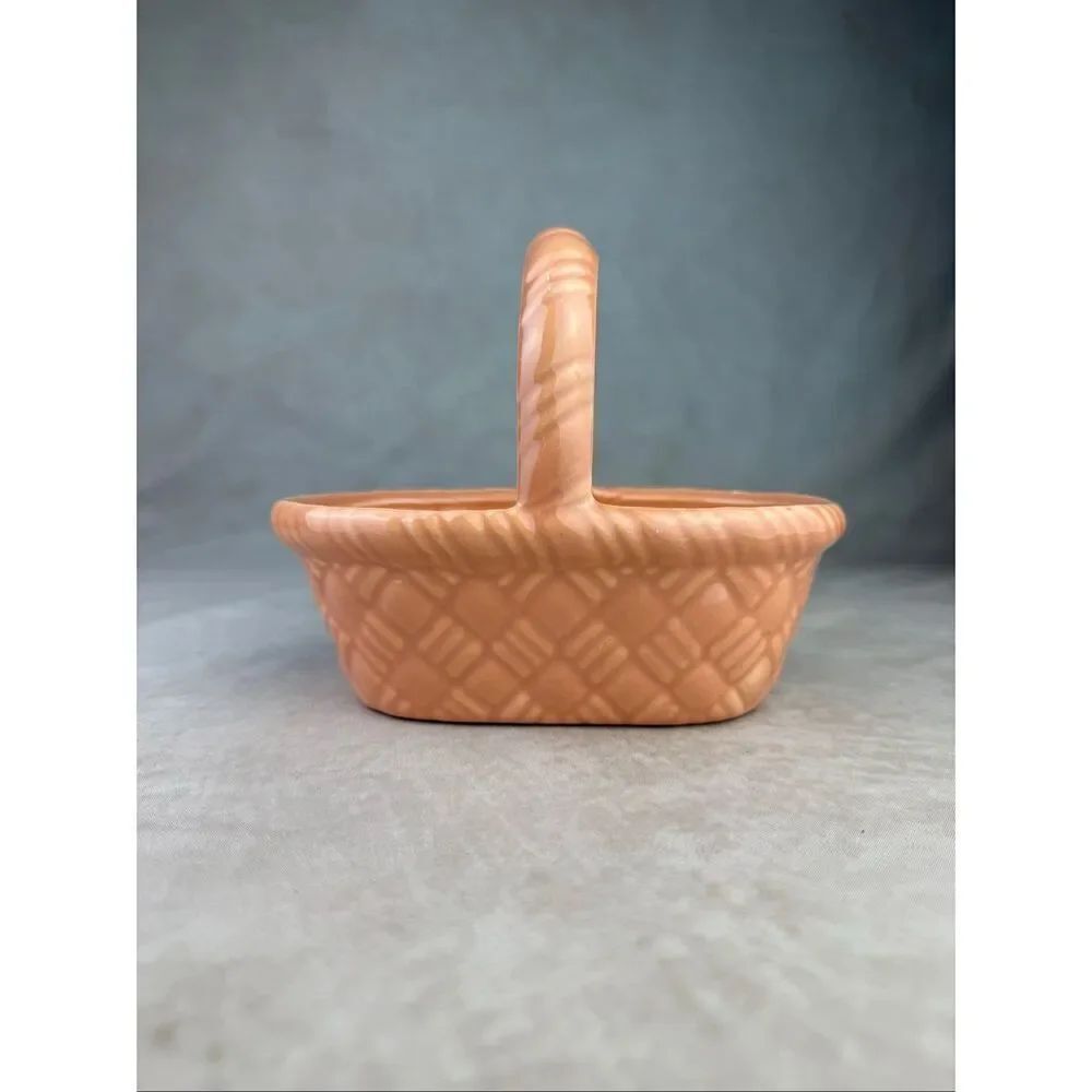 Vintage Royal Haeger Pottery Ceramic Basket Planter Cottagecore Peach Mod MCM